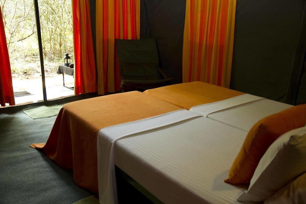 Mahoora Tented Safari Camp Udawalawe Bagian luar foto